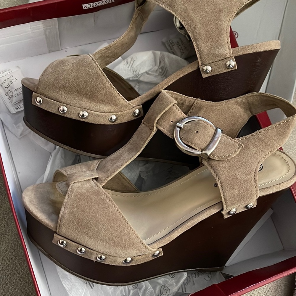 Breckelle’s Leslie Heels